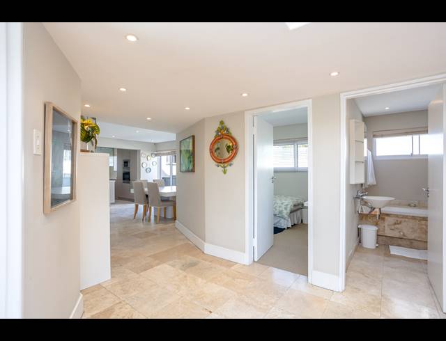 3 BEDROOM APARTMENT TO LET IN SEA POINT